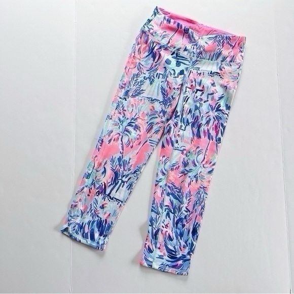 Lilly Pulitzer Pants - Lilly Pulitzer UPF 50” Weekender Cropped Multi Cabana Cocktail Legging XS